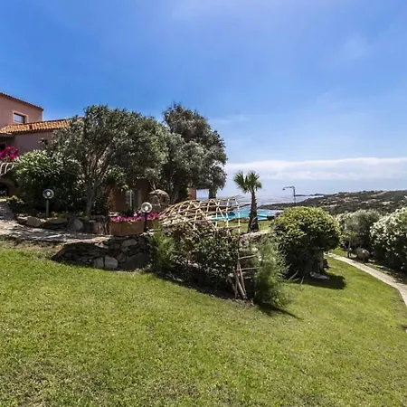 Villa Pool And Garden